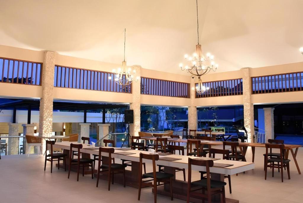 Putri Duyung Ancol Hotel Jakarta Buitenkant foto