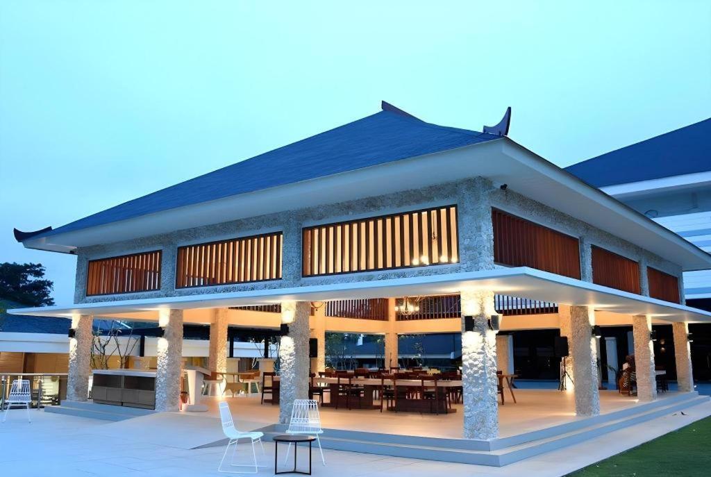 Putri Duyung Ancol Hotel Jakarta Buitenkant foto