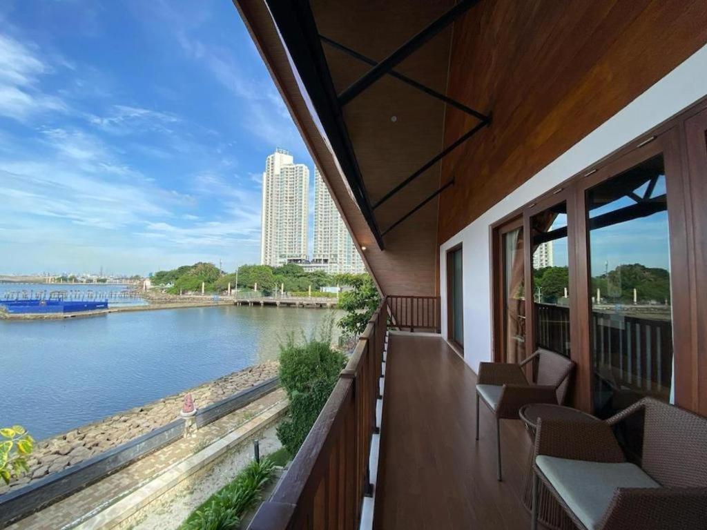 Putri Duyung Ancol Hotel Jakarta Buitenkant foto