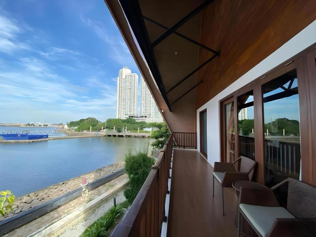 Putri Duyung Ancol Hotel Jakarta Buitenkant foto
