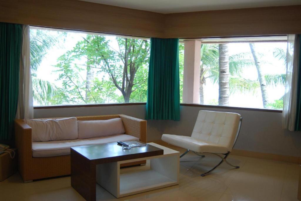 Putri Duyung Ancol Hotel Jakarta Buitenkant foto