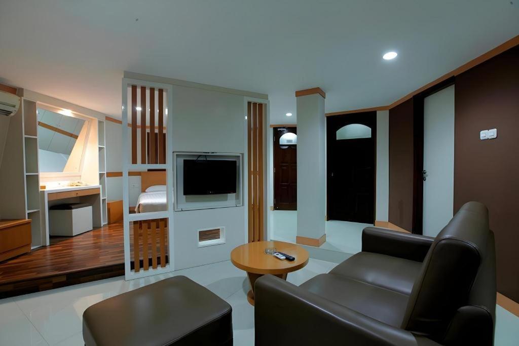 Putri Duyung Ancol Hotel Jakarta Buitenkant foto