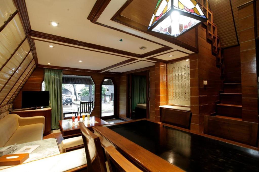 Putri Duyung Ancol Hotel Jakarta Buitenkant foto