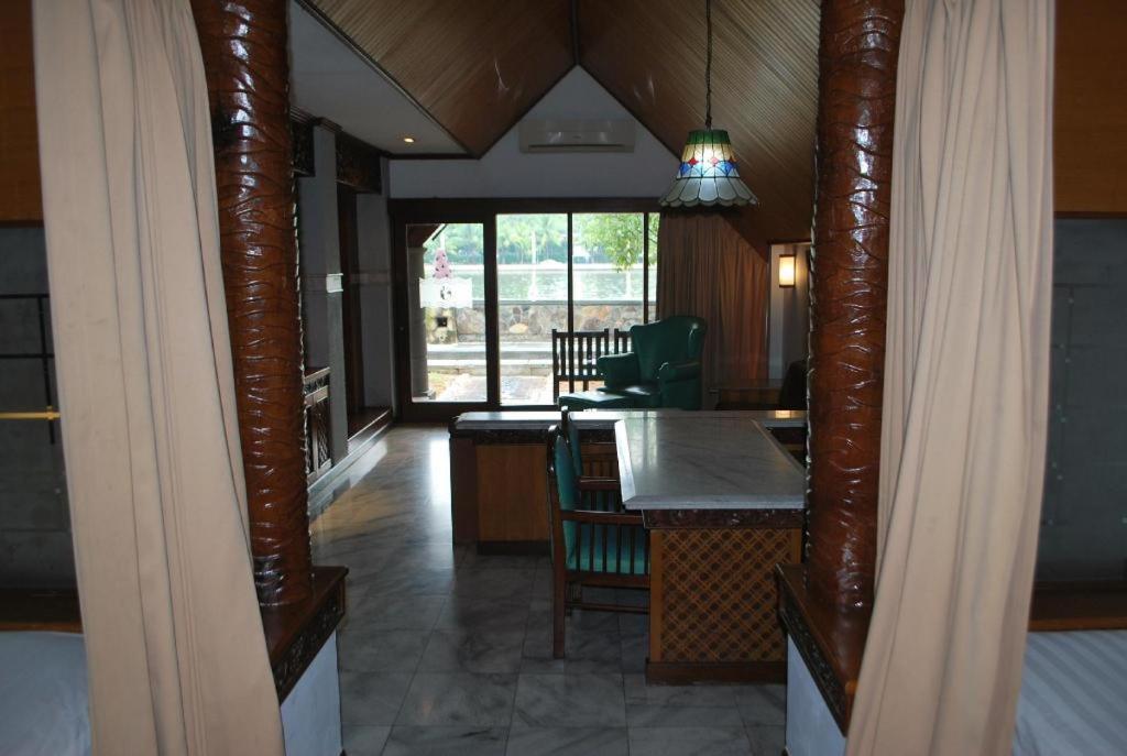 Putri Duyung Ancol Hotel Jakarta Buitenkant foto