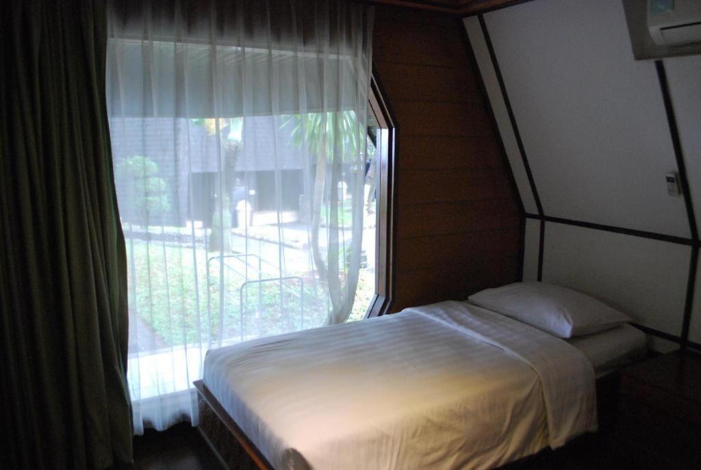 Putri Duyung Ancol Hotel Jakarta Buitenkant foto