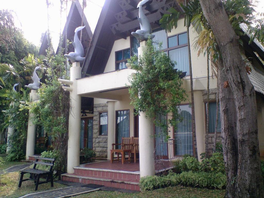 Putri Duyung Ancol Hotel Jakarta Buitenkant foto